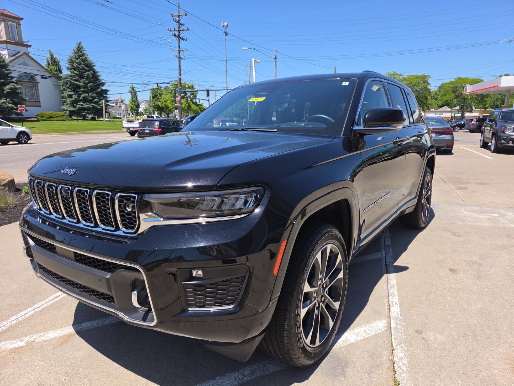 Certified 2023 Jeep Grand Cherokee Overland w/ Adv Protech Group III AWD/4WD image 6
