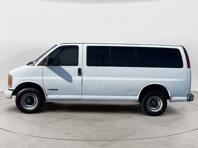 Used 2001 Chevrolet Express 2500 Passenger w/ Convenience Pkg RWD image 2