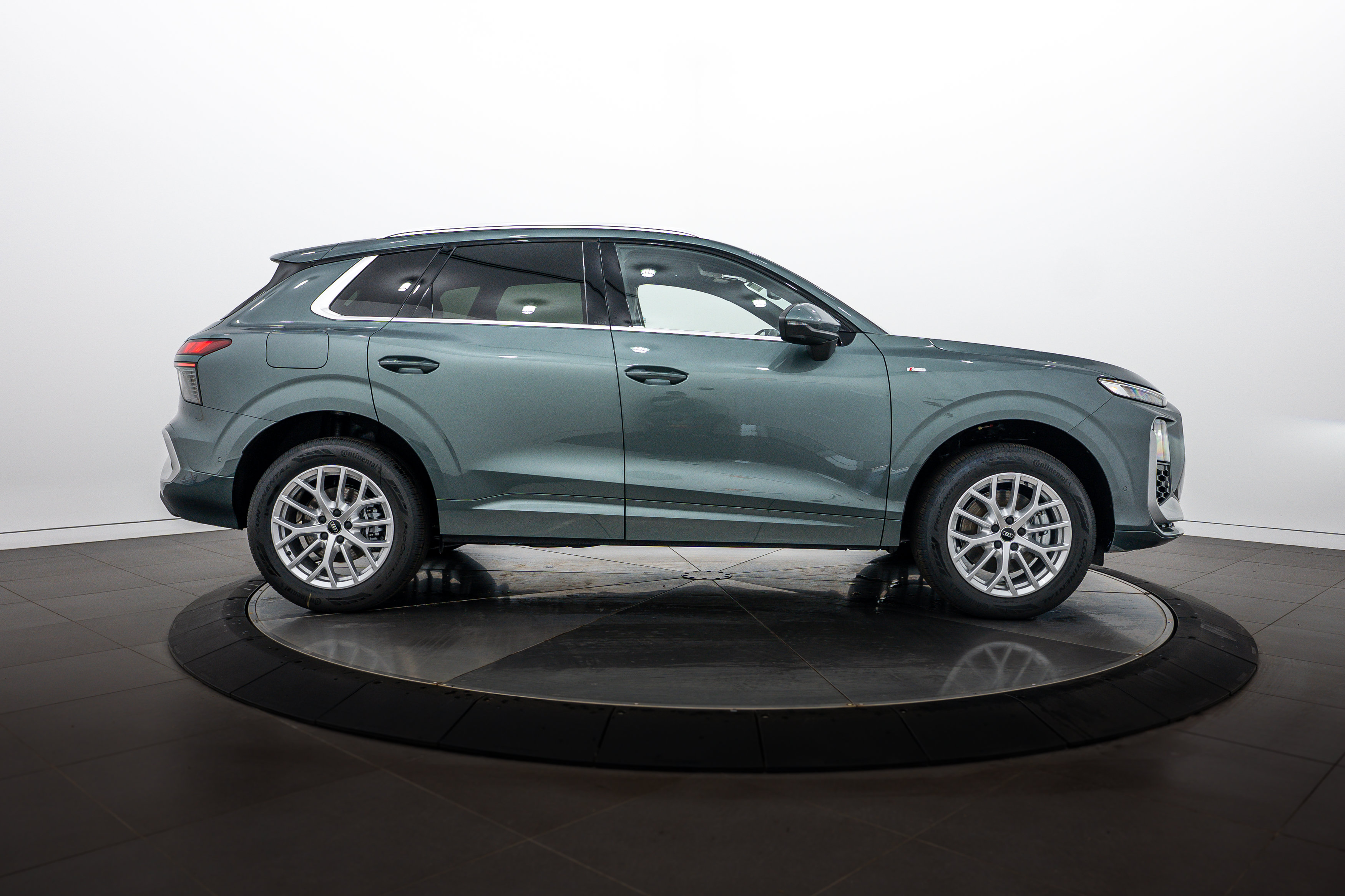 New 2026 Audi Q3 quattro 2.0T AWD/4WD image 3