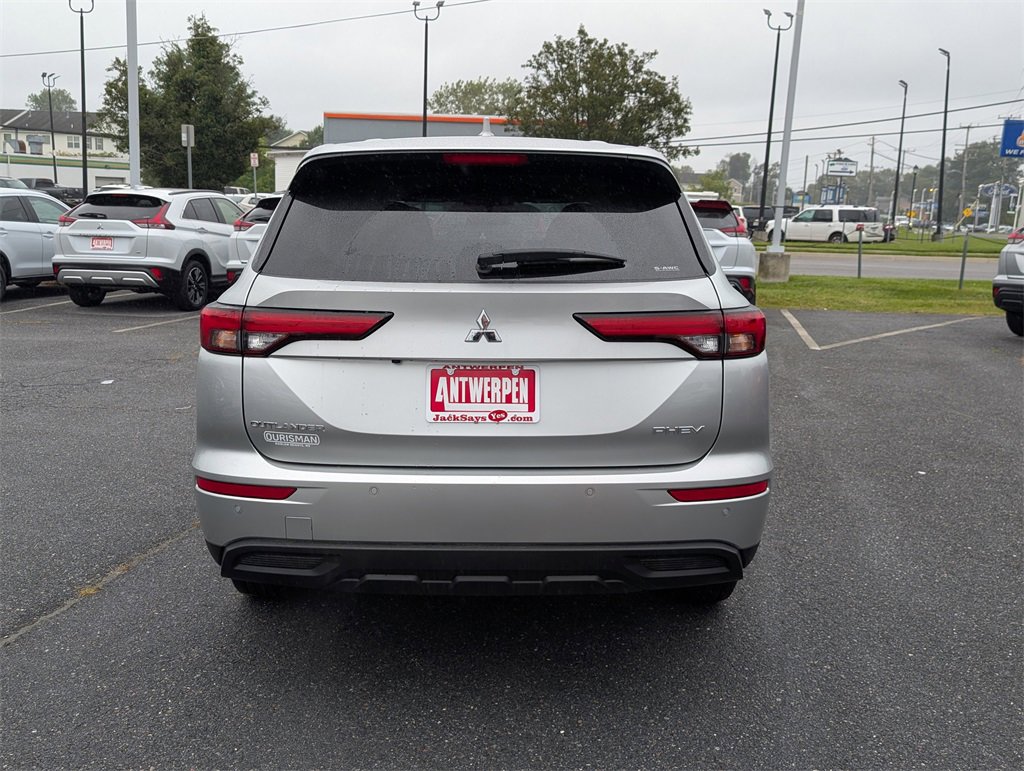 New 2025 Mitsubishi Outlander ES image 3