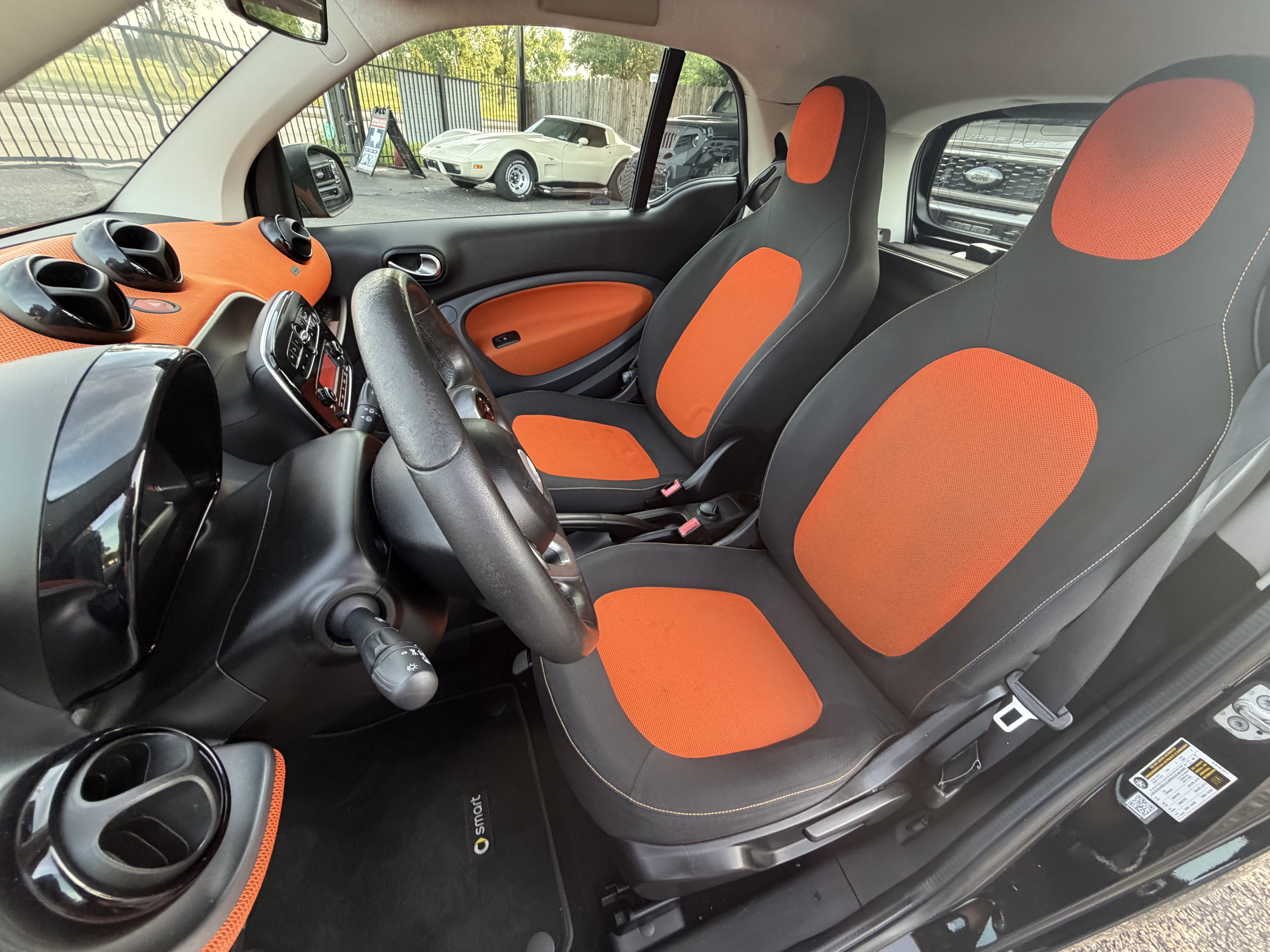 Used 2016 smart fortwo passion RWD image 17