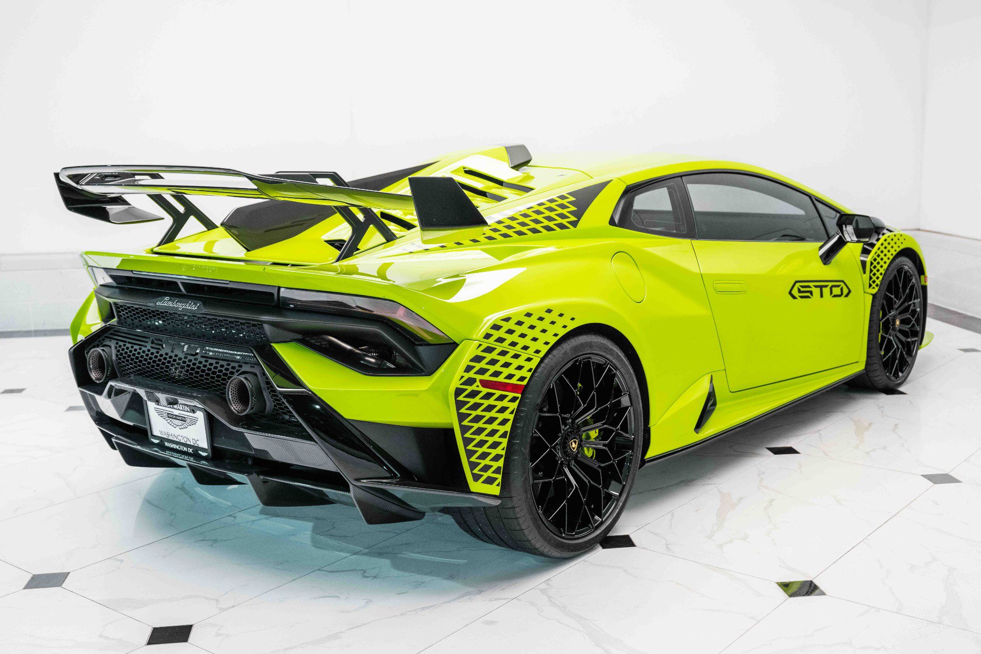 Used 2022 Lamborghini Huracan STO image 9