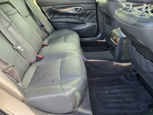 Used 2017 INFINITI Q70 L 3.7 w/ Deluxe Touring Package RWD image 19