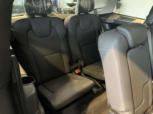 New 2026 Volvo XC90 B6 Plus w/ Protection Package Premier AWD/4WD image 22