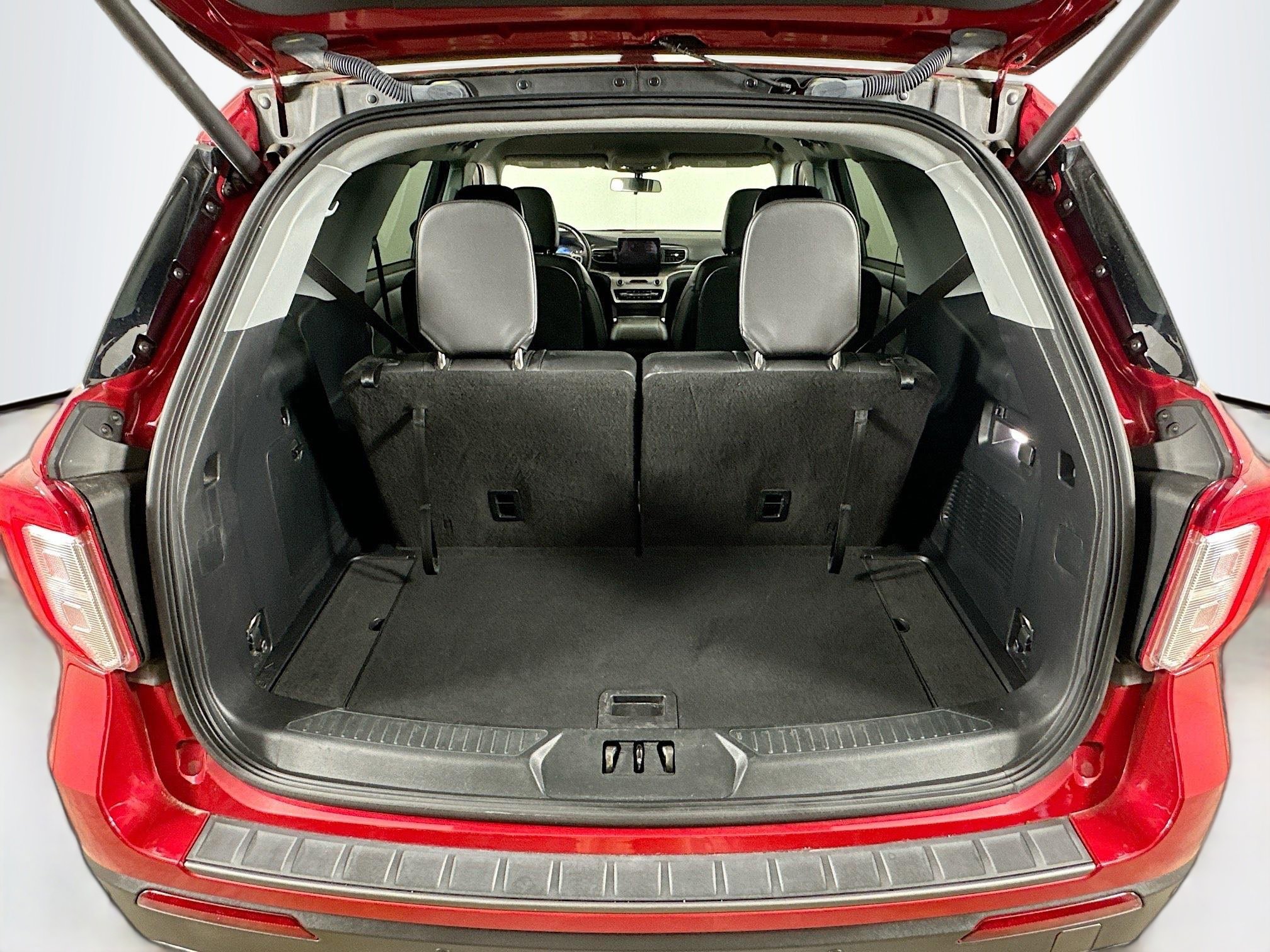 Used 2022 Ford Explorer XLT w/ Equipment Group 202A image 29