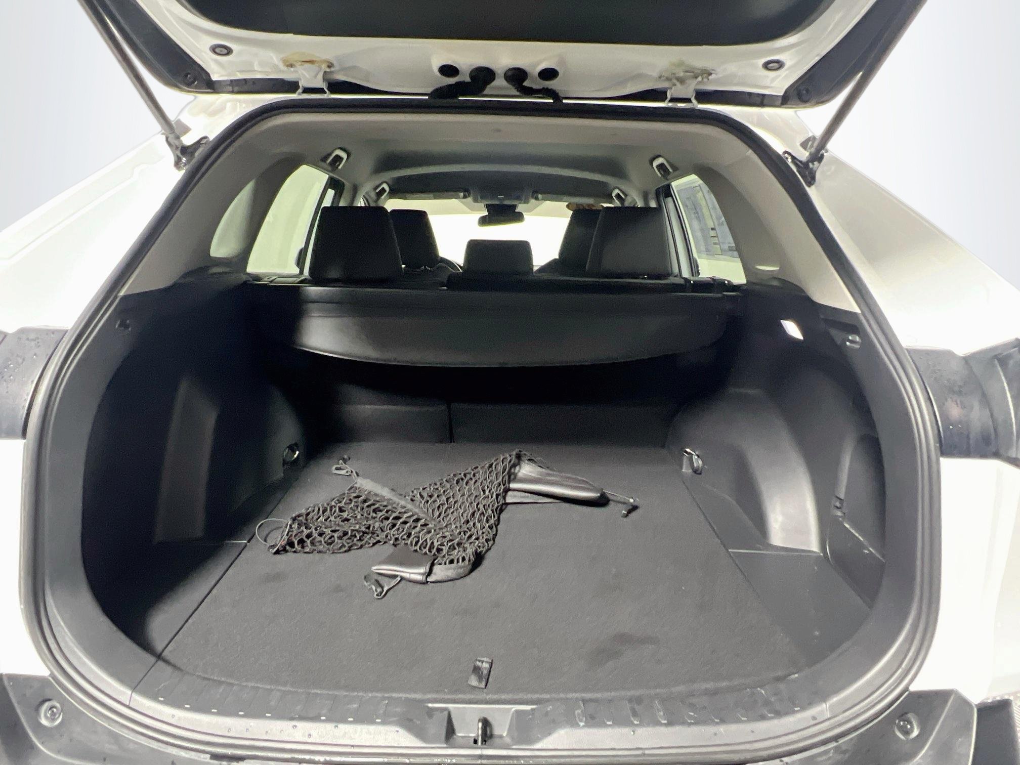 Used 2024 Toyota RAV4 XLE FWD image 33