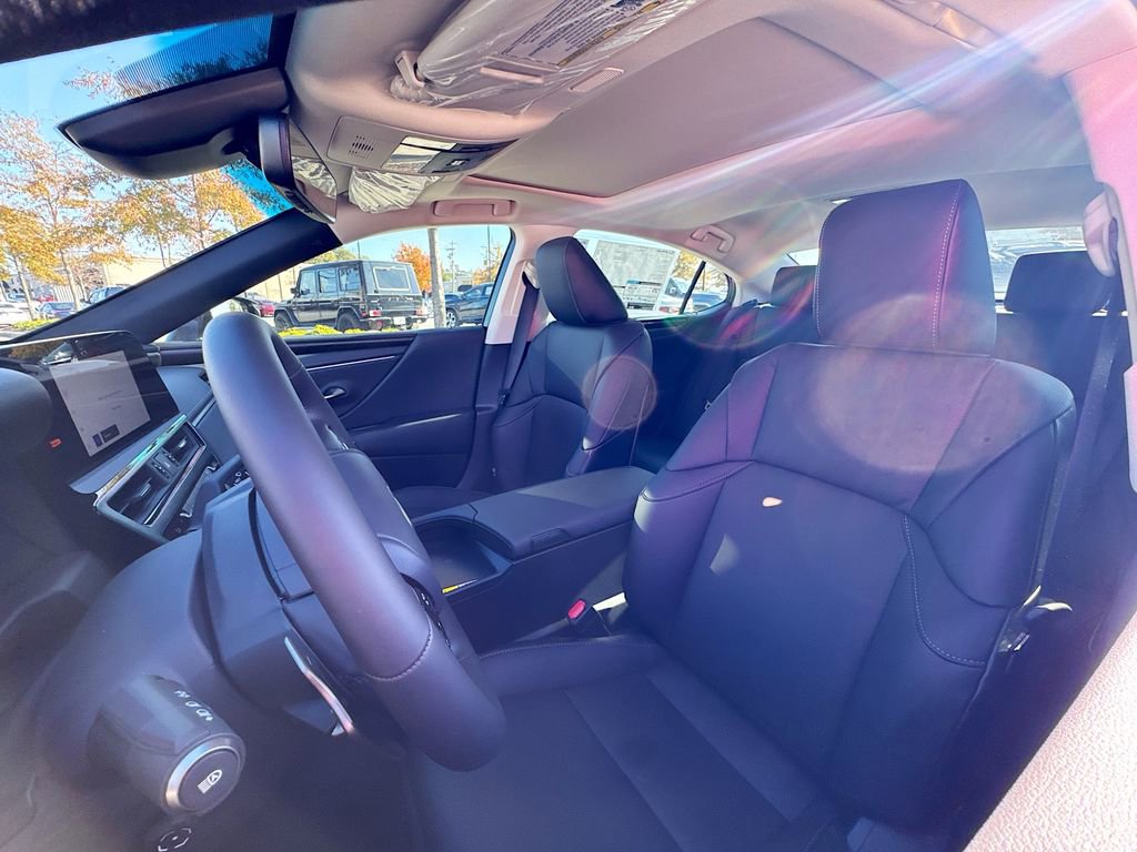 New 2025 Lexus ES 350 image 8