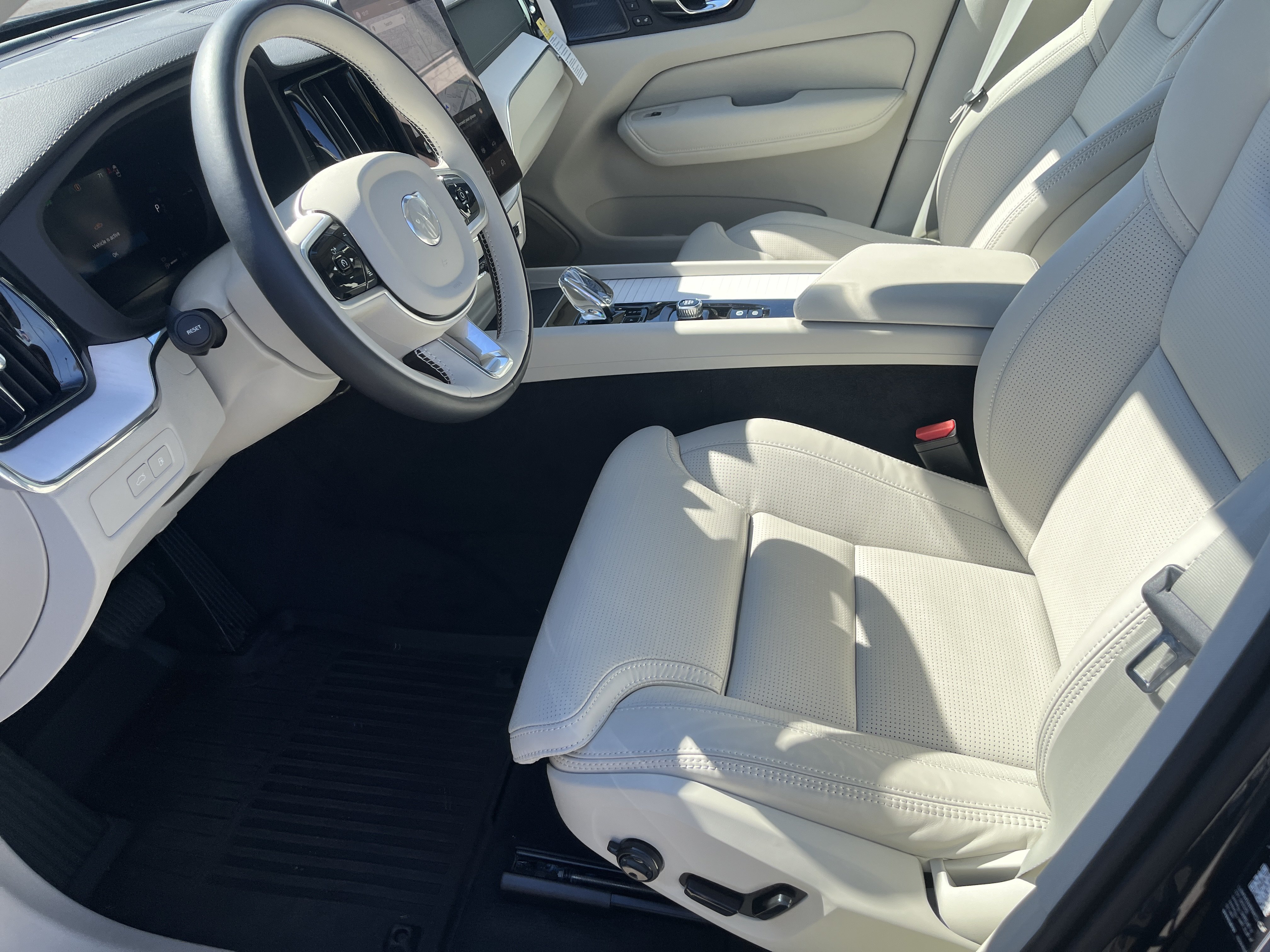New 2026 Volvo XC60 T8 Ultra w/ Protection Package Premier AWD/4WD image 21