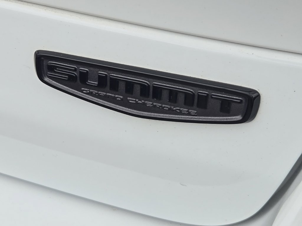 Used 2025 Jeep Grand Cherokee Summit AWD/4WD image 10