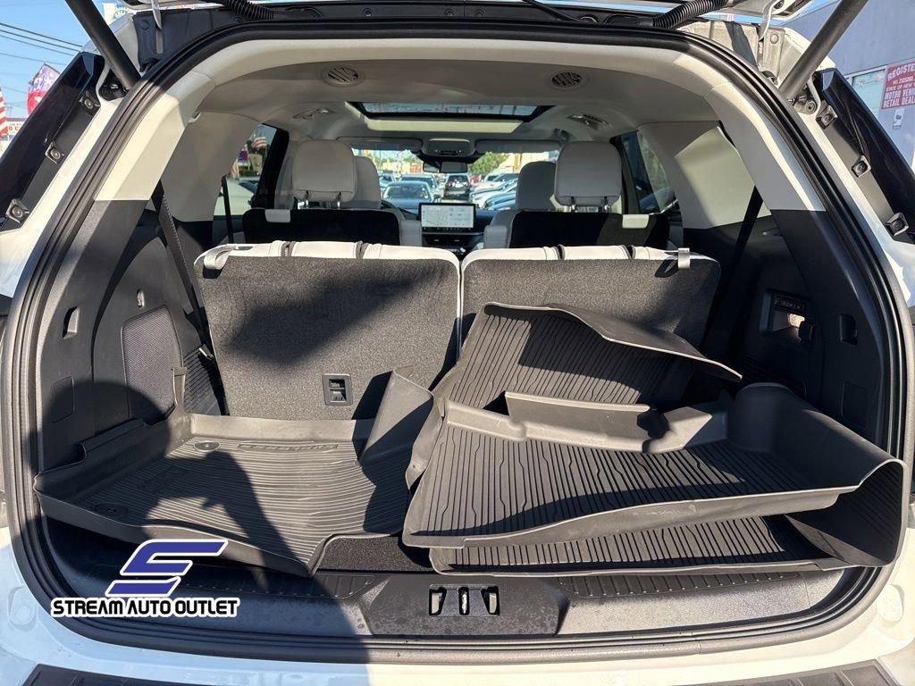 Used 2025 Ford Explorer Platinum w/ Ultimate Package image 27
