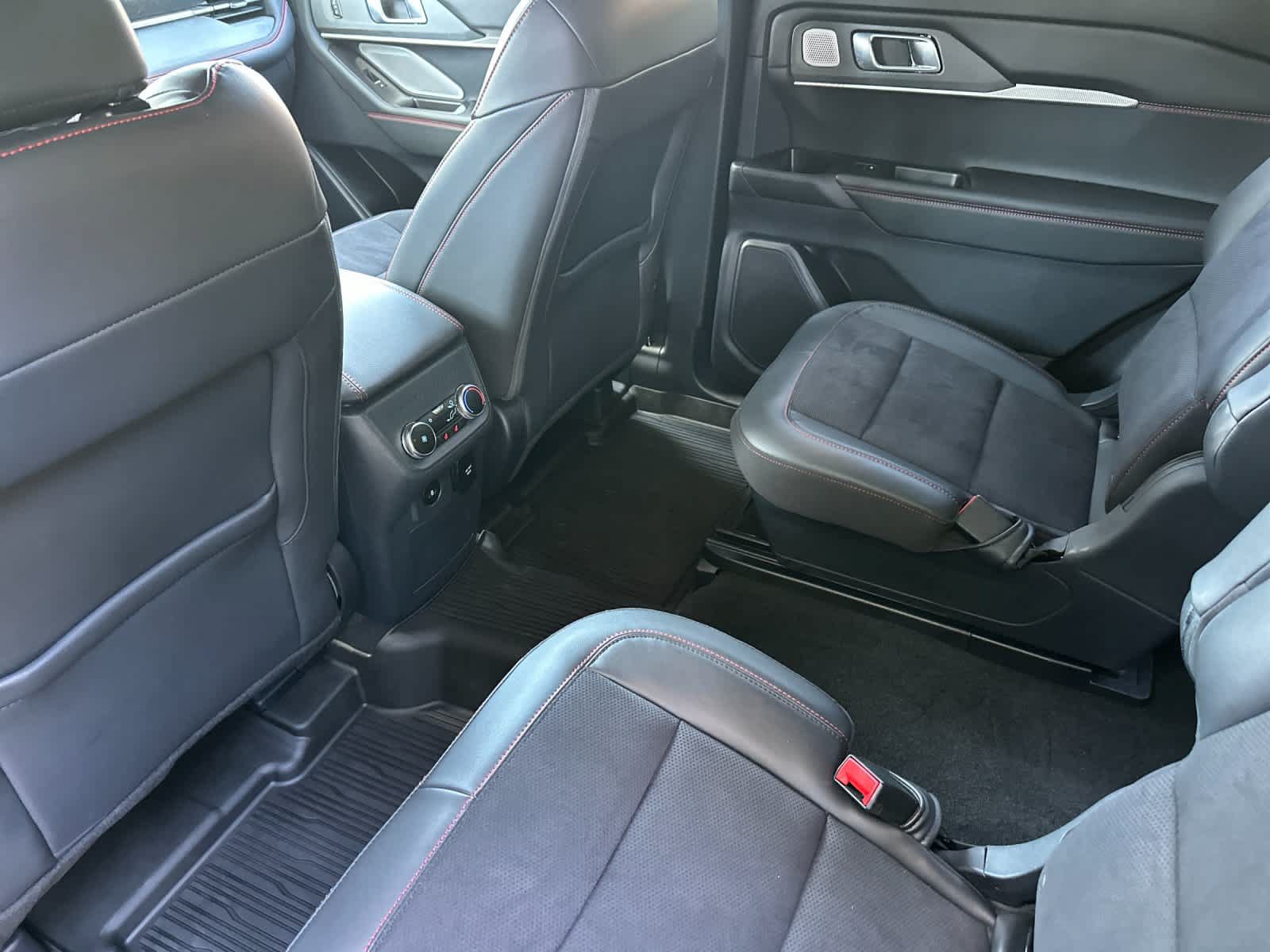 Certified 2025 Ford Explorer ST RWD image 4