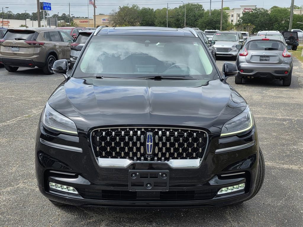 Used 2022 Lincoln Aviator Grand Touring w/ Elements Package Plus image 3