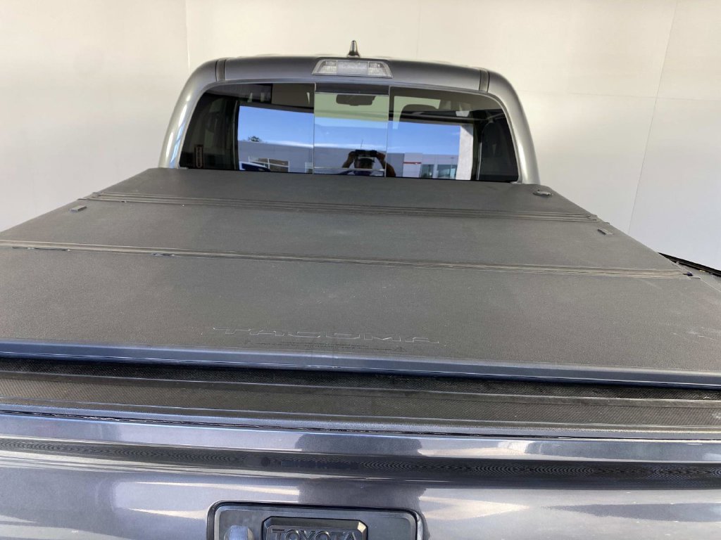Used 2022 Toyota Tacoma SR5 AWD/4WD image 9