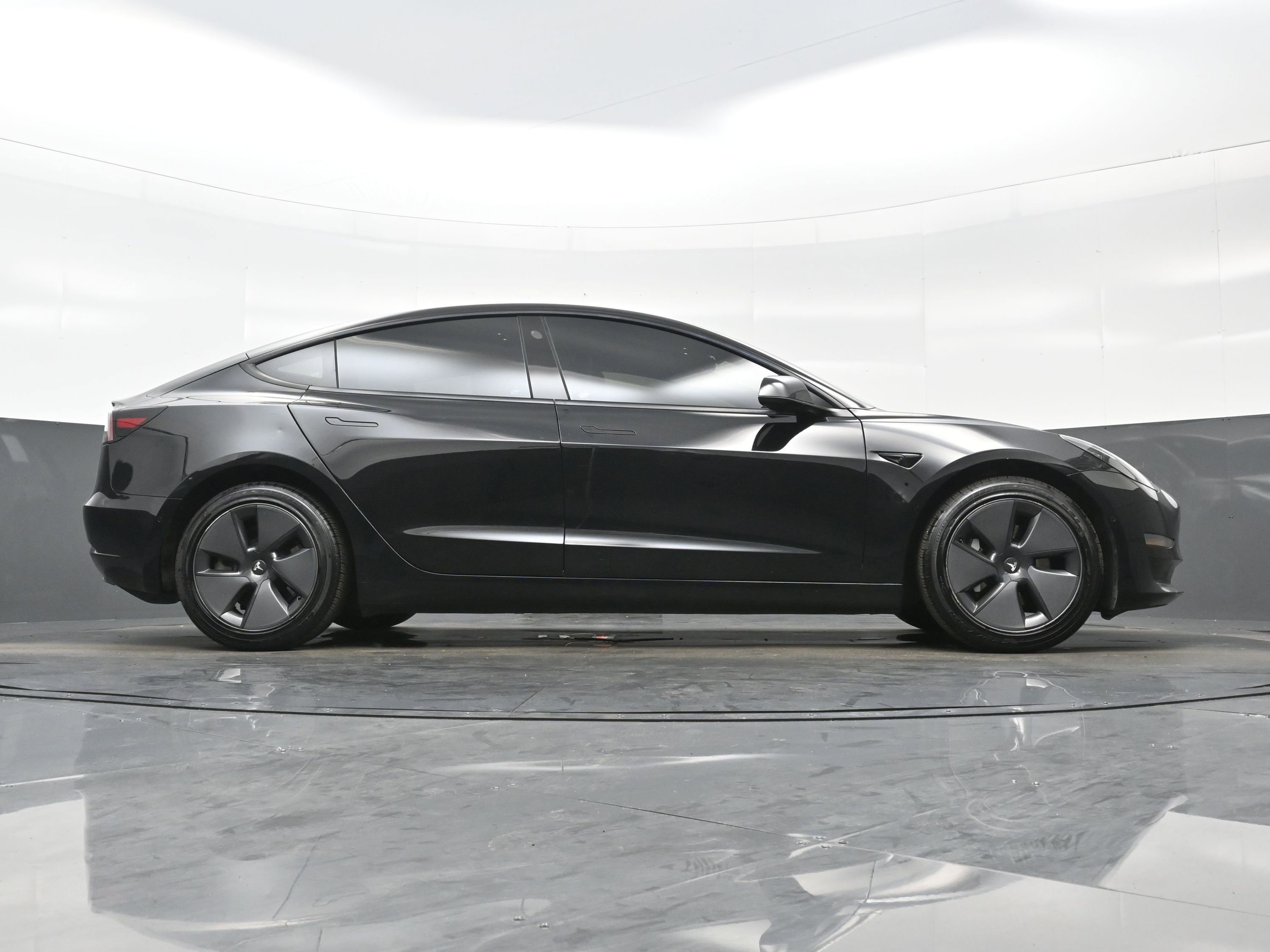 Used 2021 Tesla Model 3 Standard Range Plus image 29