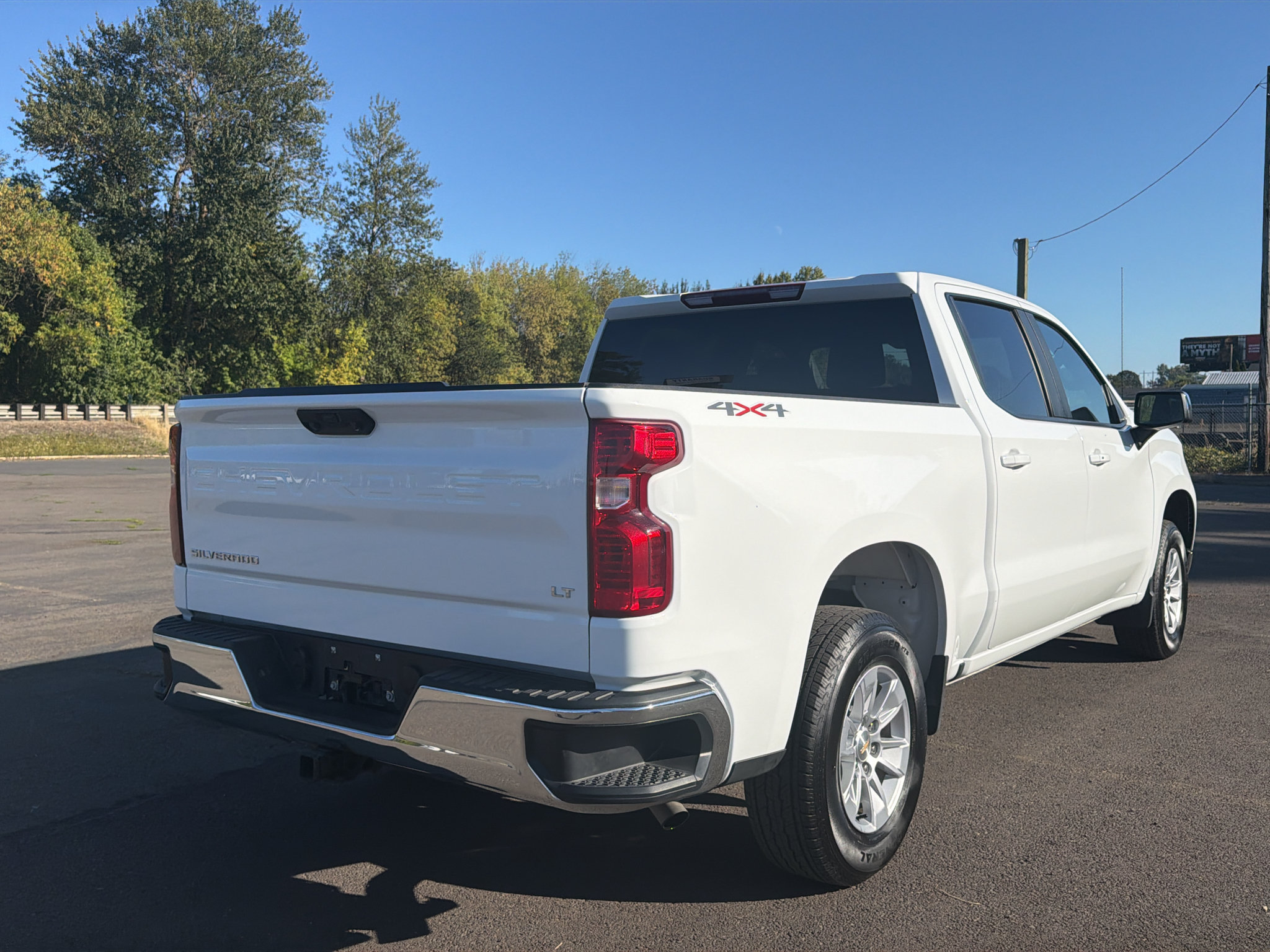 Used 2026 Chevrolet Silverado 1500 LT AWD/4WD image 8