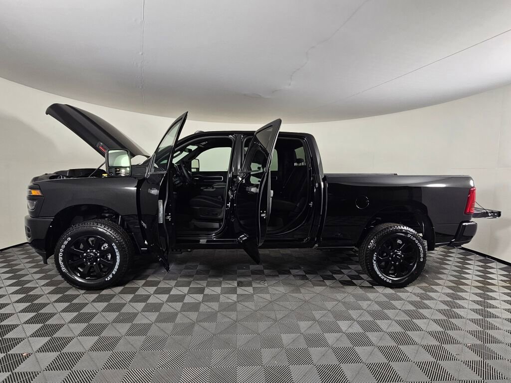 New 2026 RAM 2500 Big Horn AWD/4WD image 17