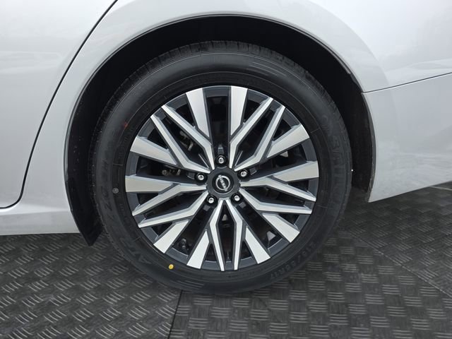 Used 2024 Nissan Altima 2.5 SV image 32