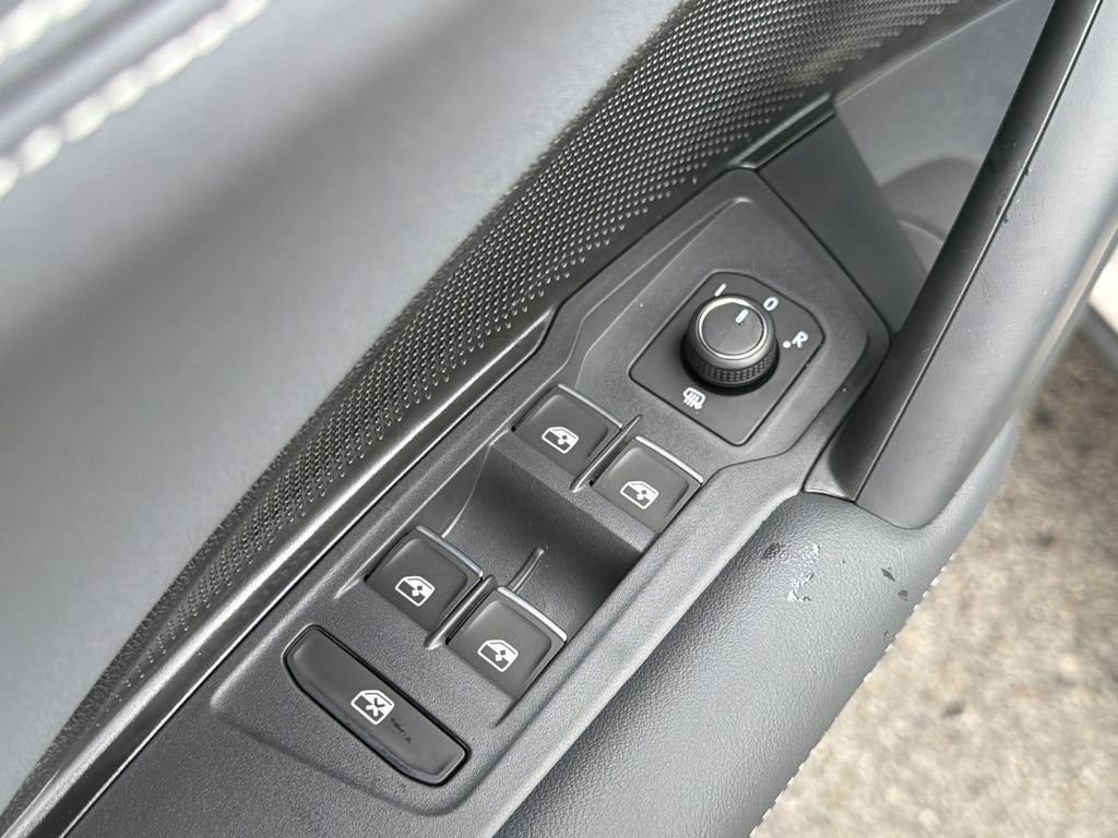 New 2026 Volkswagen Tiguan SE R-Line FWD image 25