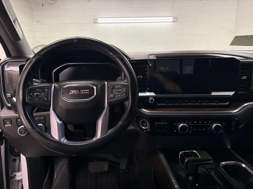 Used 2025 GMC Sierra 1500 Elevation w/ Elevation Premium Package AWD/4WD image 9