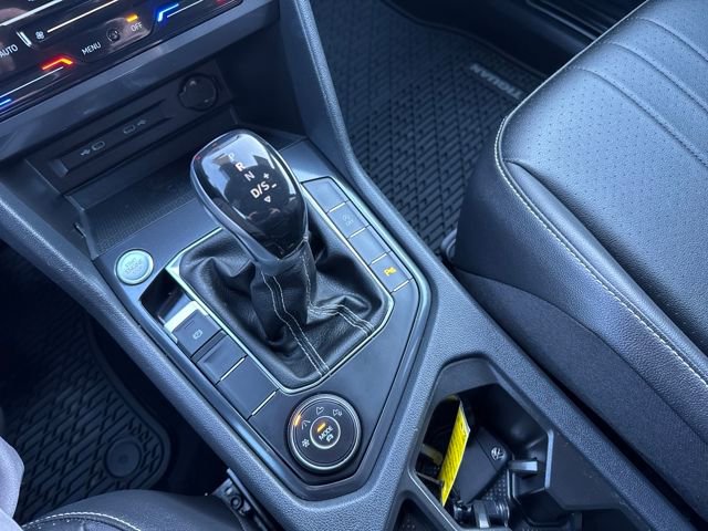 Certified 2022 Volkswagen Tiguan SE R-Line image 27