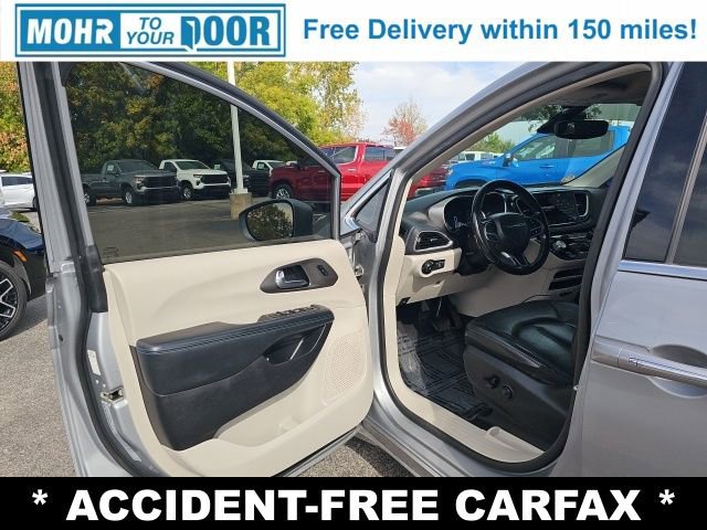 Used 2021 Chrysler Pacifica Touring-L image 23