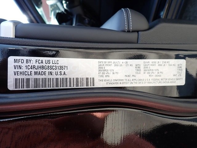 New 2025 Jeep Grand Cherokee Limited w/ Black Appearance Package image 16