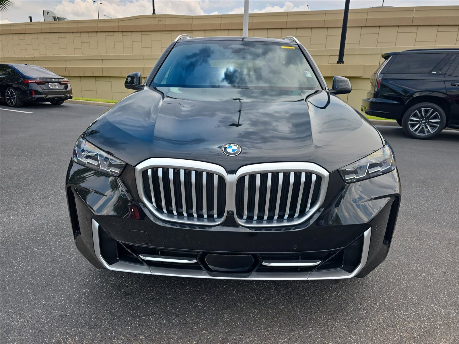 Used 2024 BMW X5 xDrive40i w/ Premium Package AWD/4WD image 2