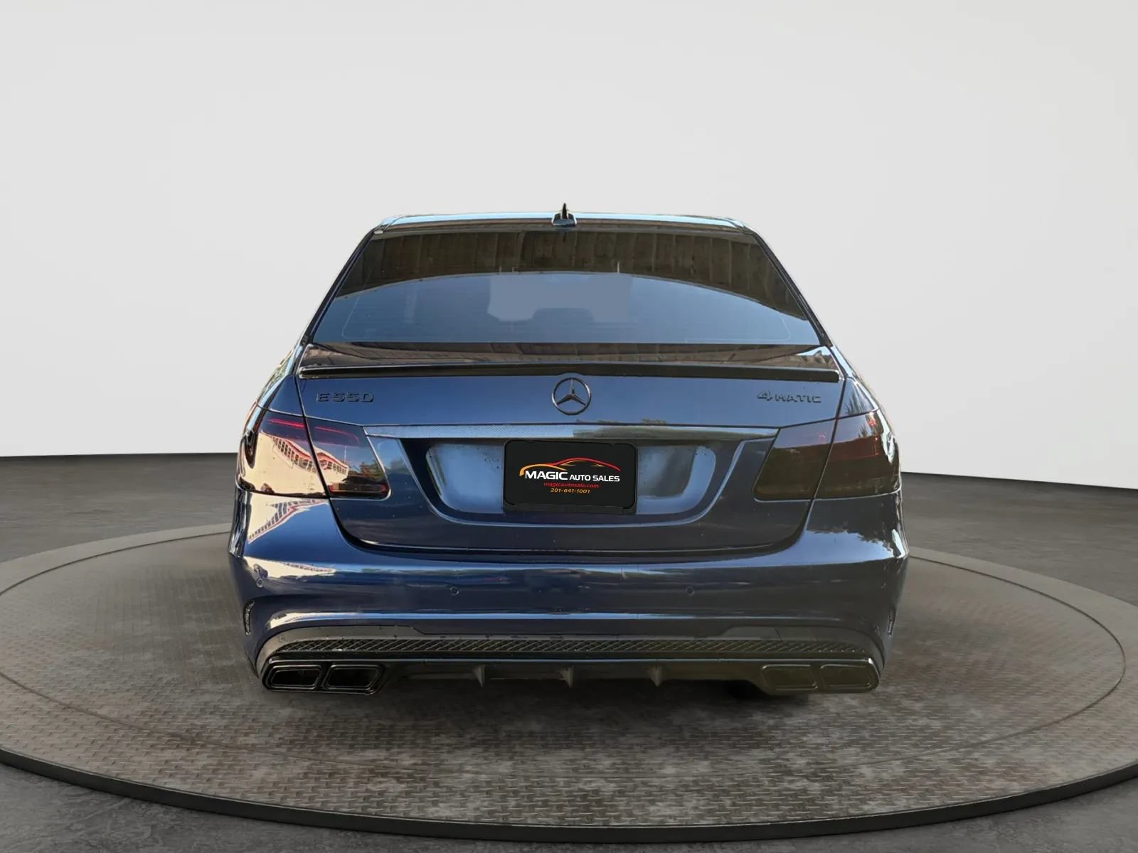 Used 2014 Mercedes-Benz E 550 4MATIC Sedan image 9