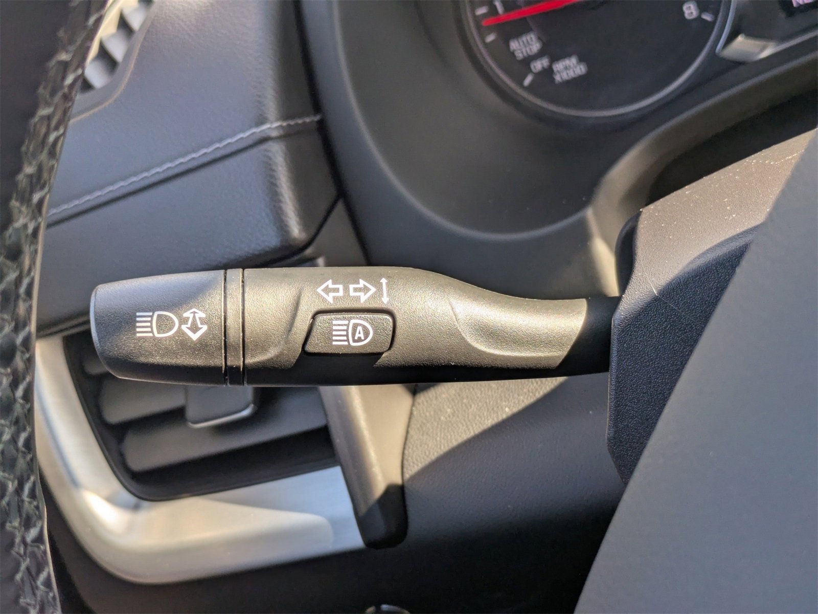 Used 2023 GMC Terrain SLT image 31