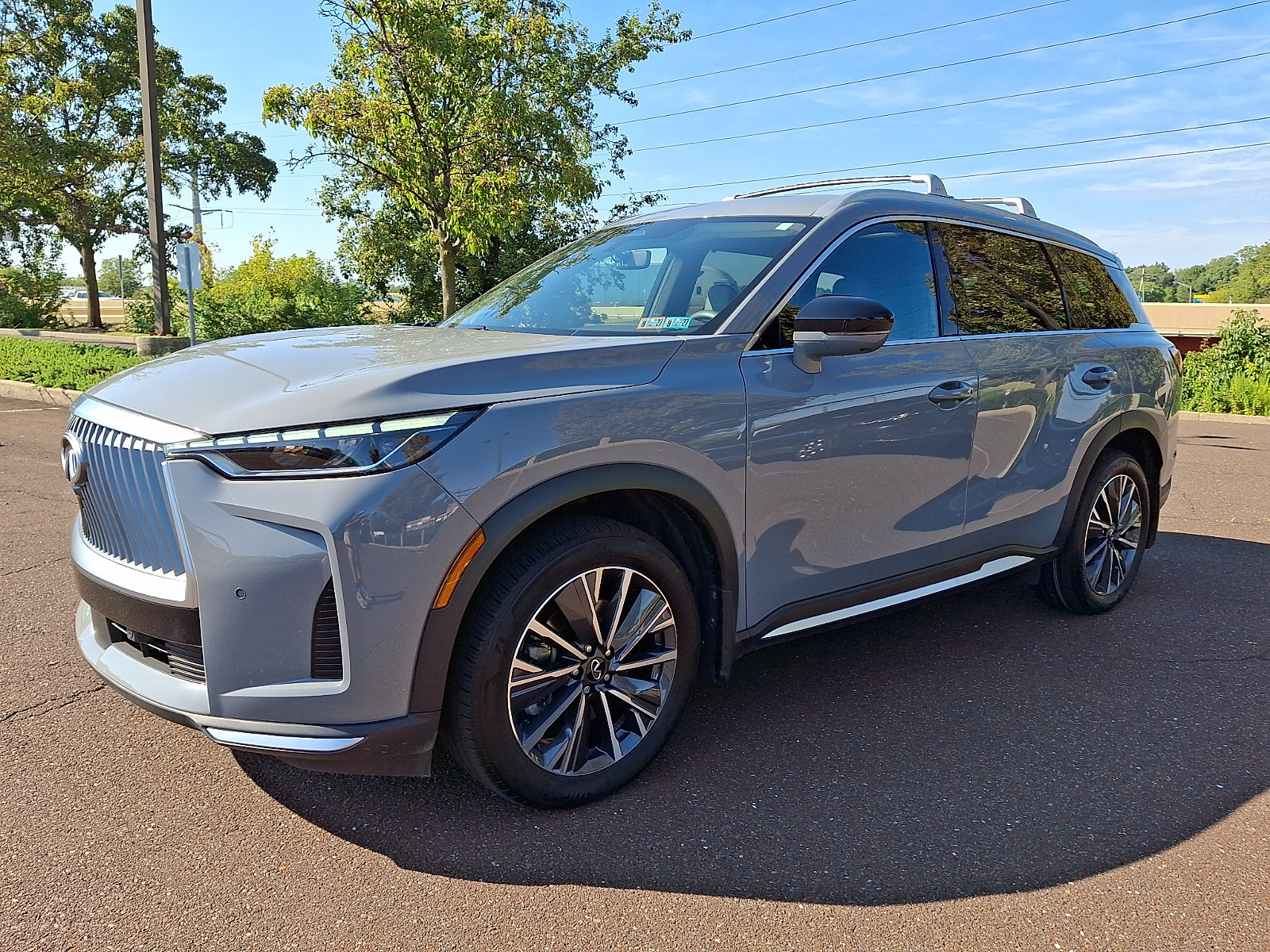 Certified 2026 INFINITI QX60 Luxe w/ Cargo Package AWD/4WD image 3
