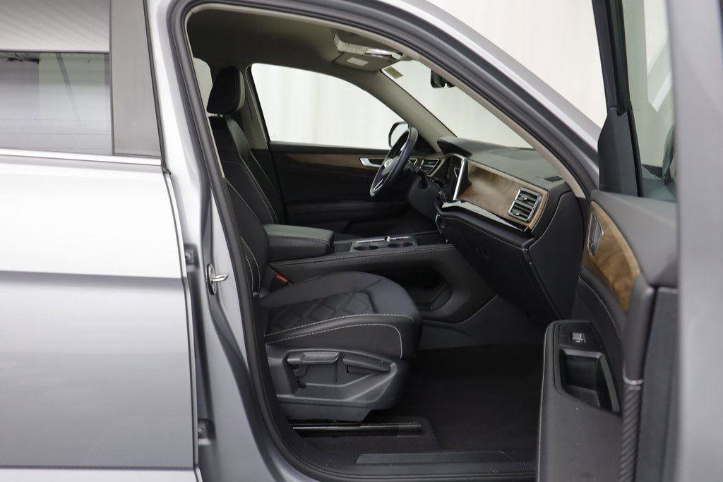 Certified 2025 Volkswagen Atlas SE image 16