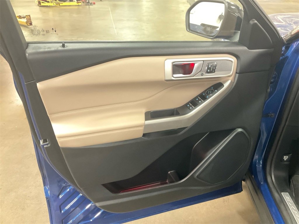 Used 2023 Ford Explorer Limited image 23