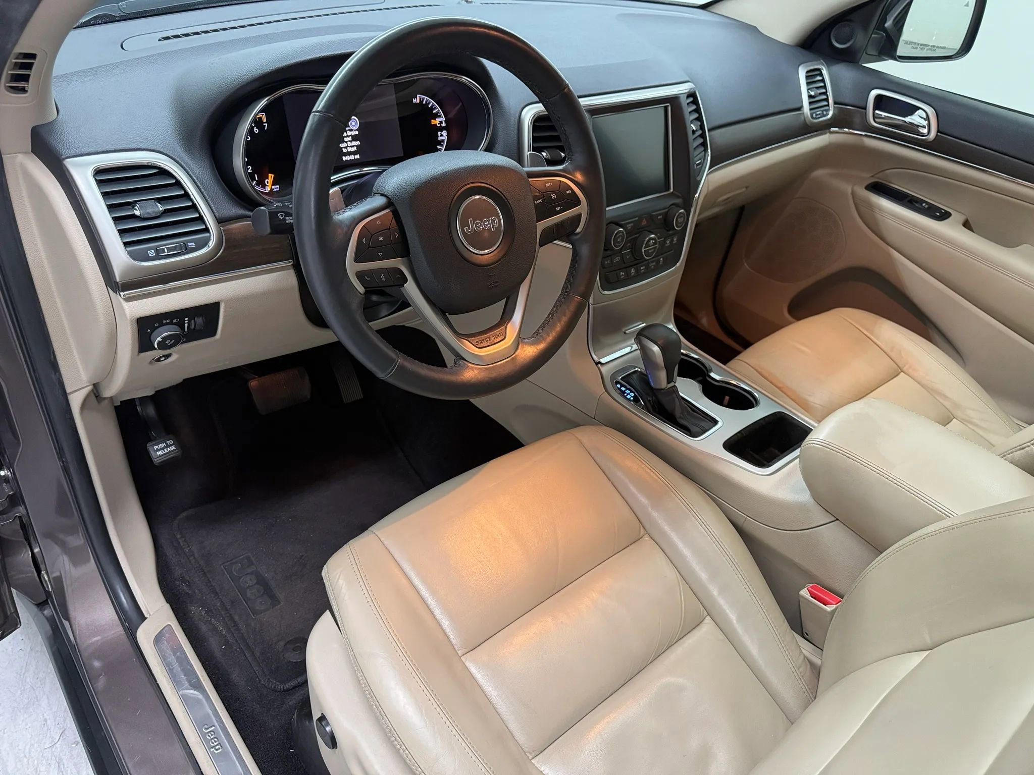 Used 2017 Jeep Grand Cherokee Limited RWD image 9