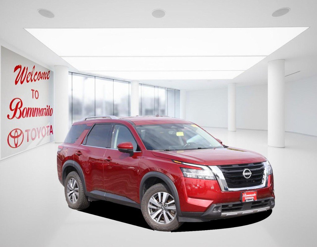 Used 2023 Nissan Pathfinder SL AWD/4WD image 2
