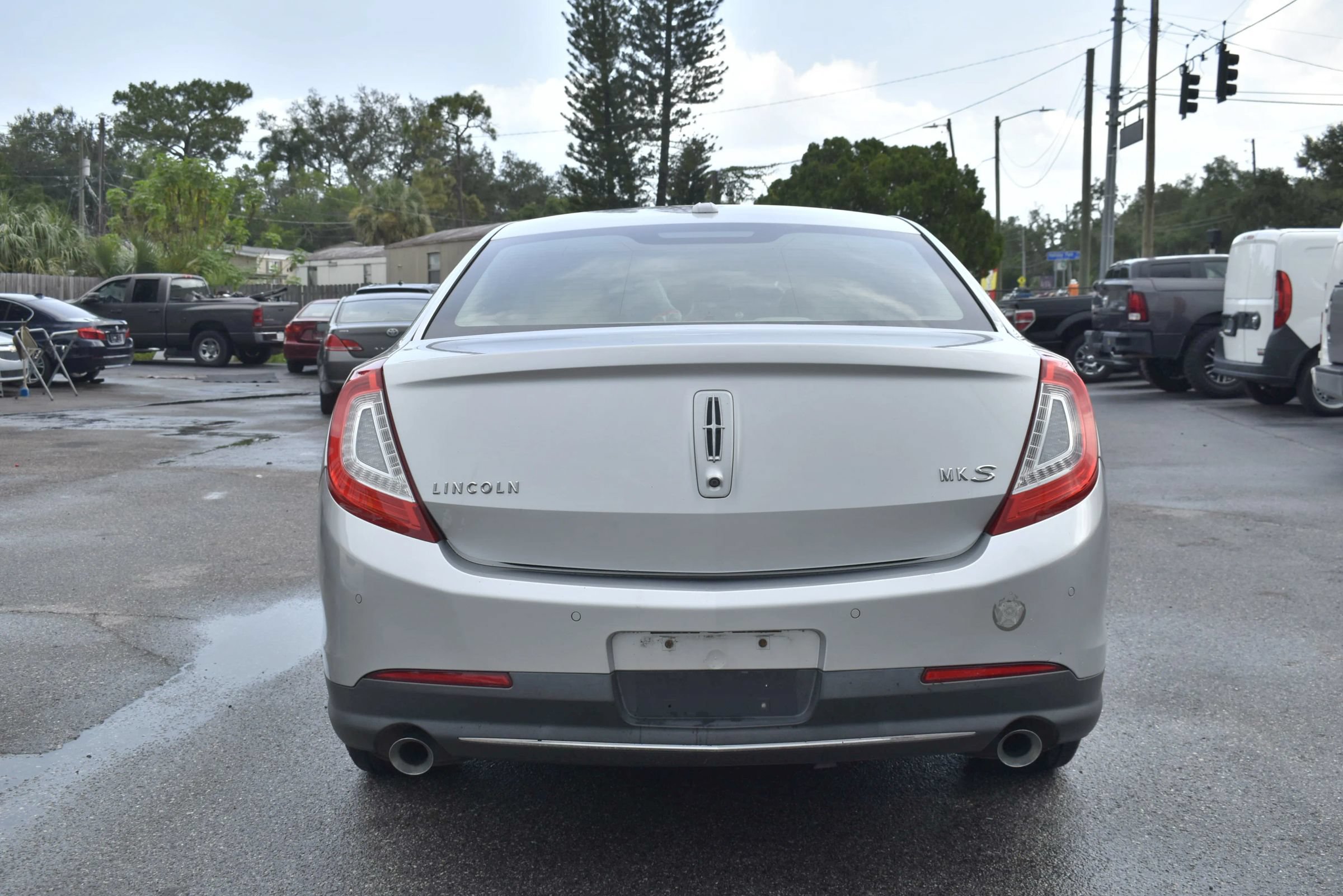 Used 2014 Lincoln MKS FWD image 5