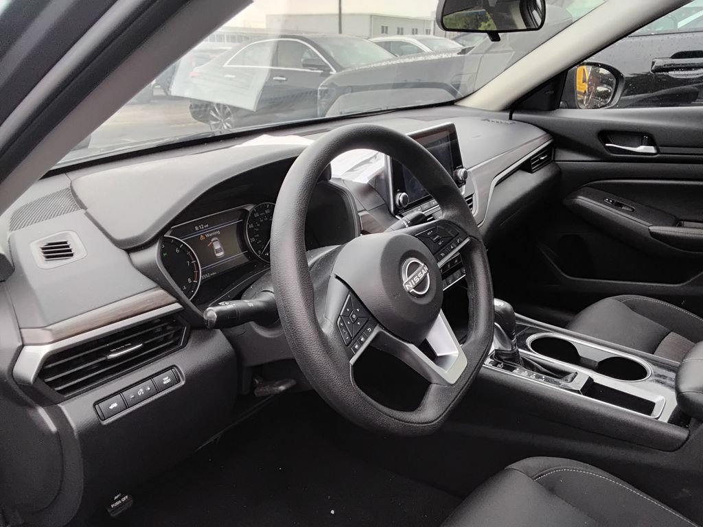 Used 2024 Nissan Altima 2.5 SV FWD image 7