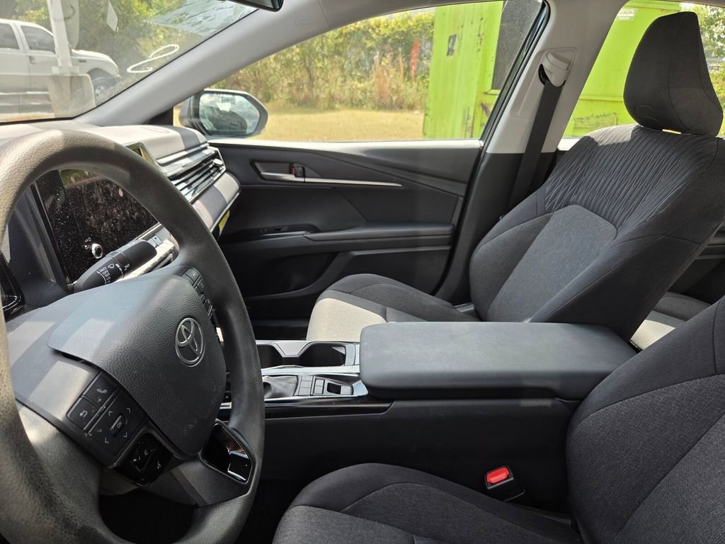 Used 2025 Toyota Camry LE w/ Convenience Package FWD image 7