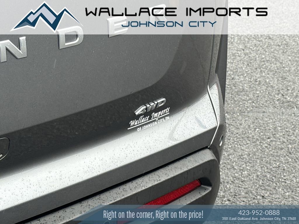 Used 2024 Nissan Pathfinder S image 11