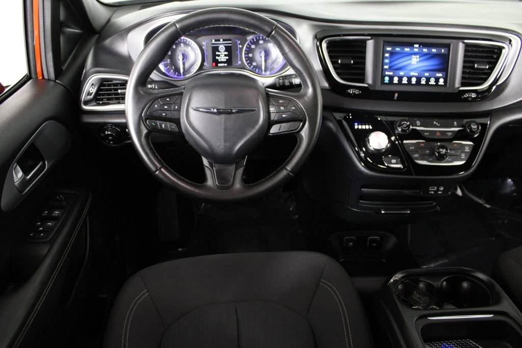 Used 2018 Chrysler Pacifica Touring Plus w/ S Appearance Package image 6