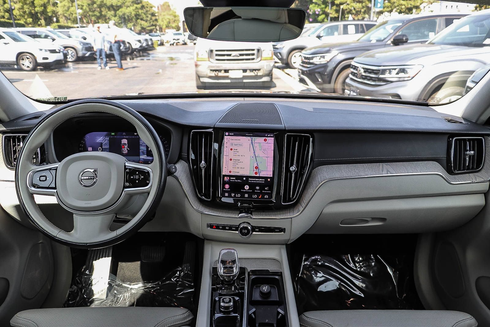 Used 2023 Volvo XC60 B5 Ultimate w/ Climate Package FWD image 13