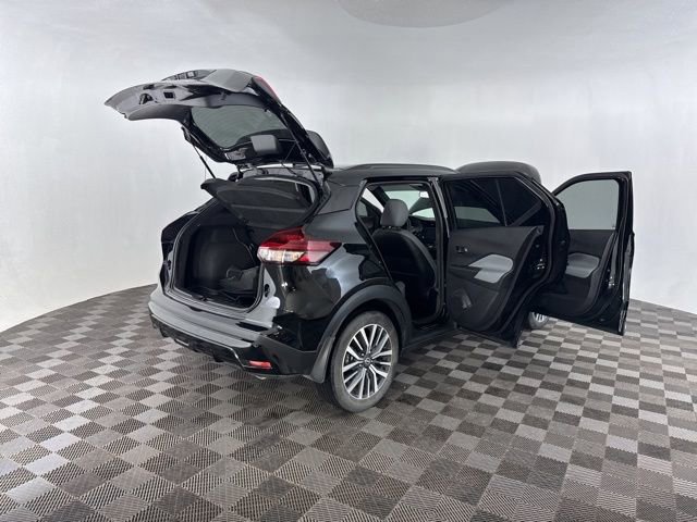 Used 2024 Nissan Kicks SR w/ SR Premium Package image 18