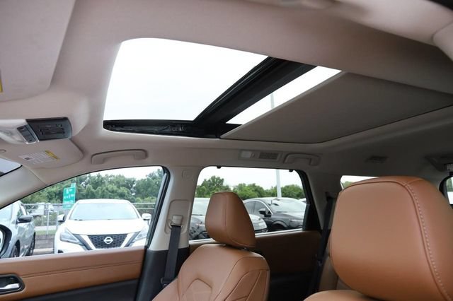 Certified 2025 Nissan Pathfinder Platinum w/ Cargo Package FWD image 9