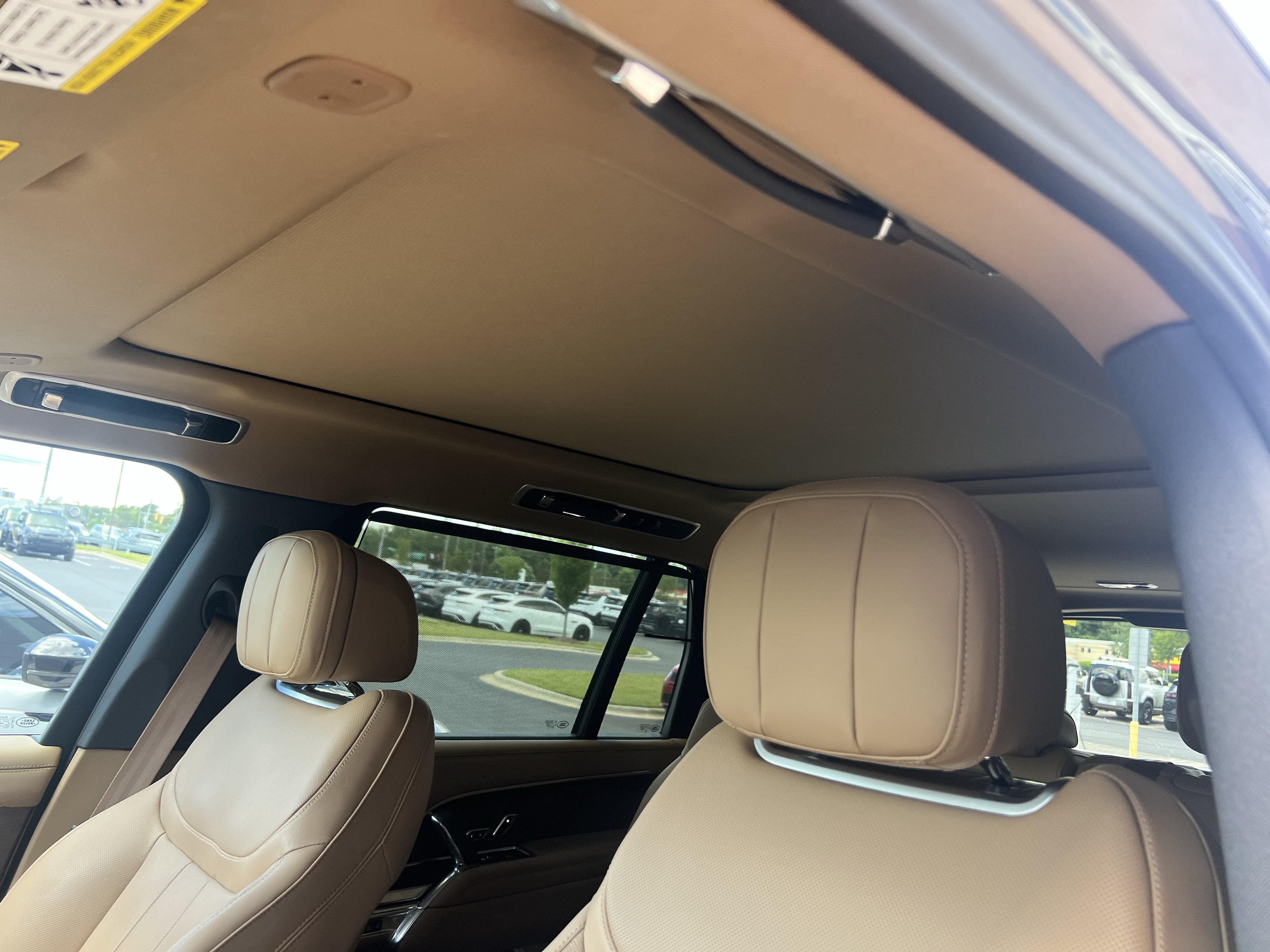 Used 2025 Land Rover Range Rover Long Wheelbase SE AWD/4WD image 19