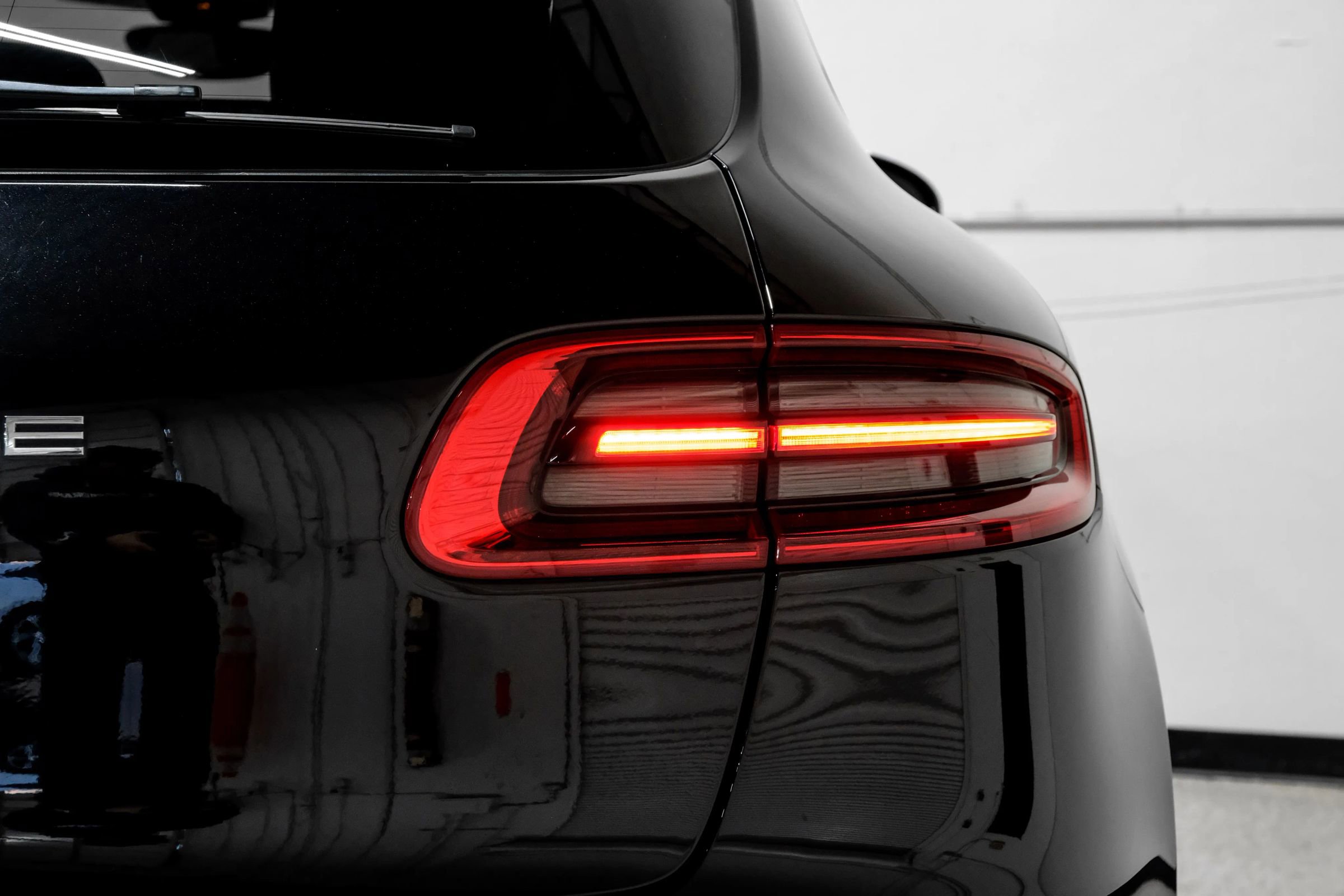 Used 2017 Porsche Macan Turbo image 49