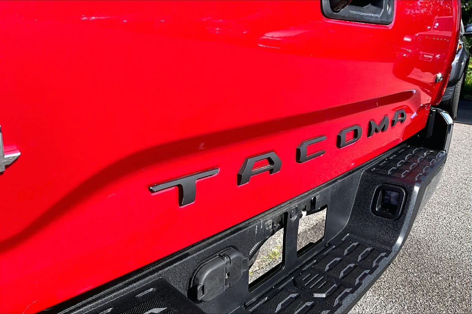 Certified 2020 Toyota Tacoma SR5 AWD/4WD image 10
