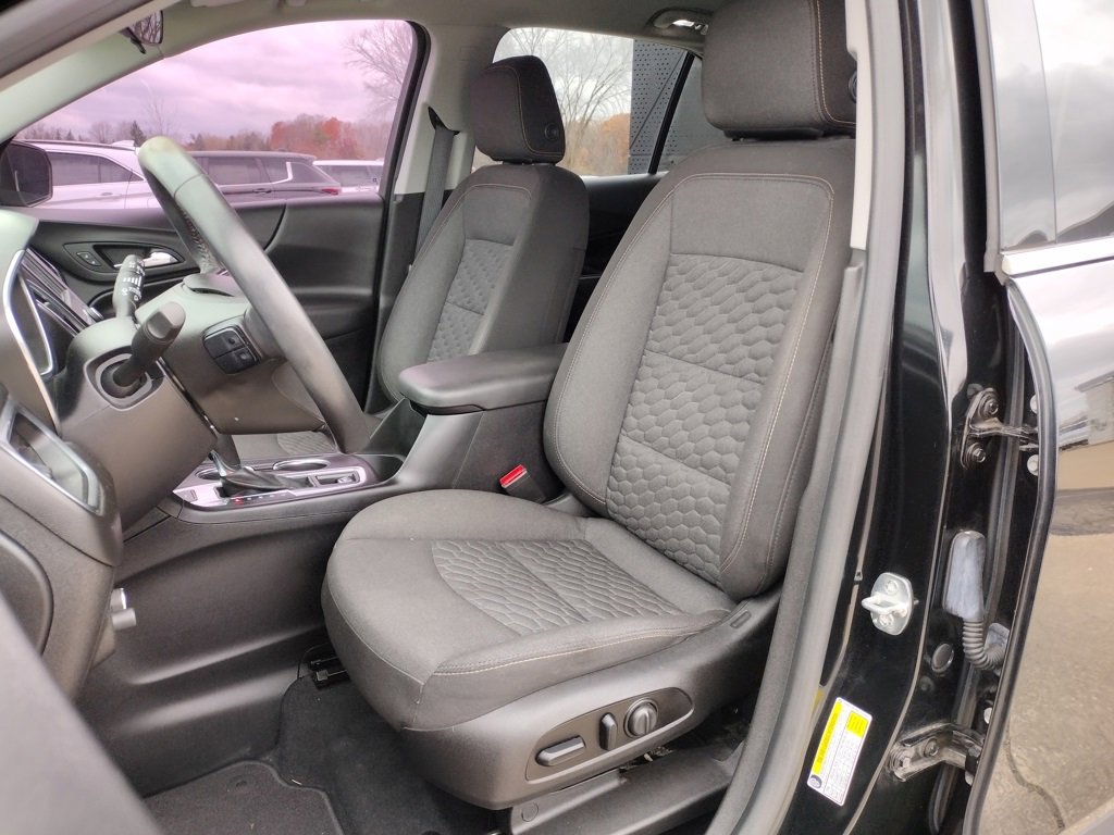 Used 2019 Chevrolet Equinox LT image 2