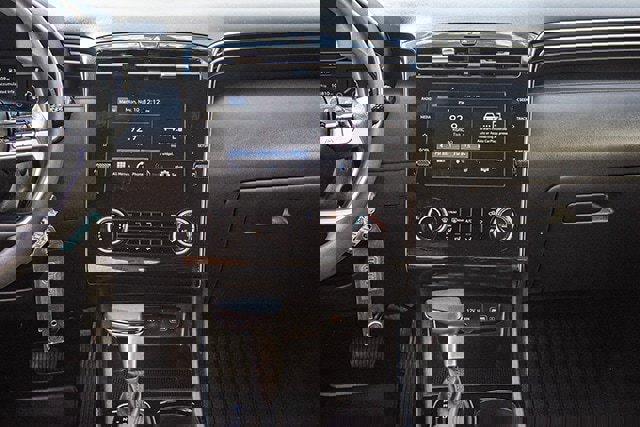 Used 2024 Hyundai Santa Cruz SE image 11