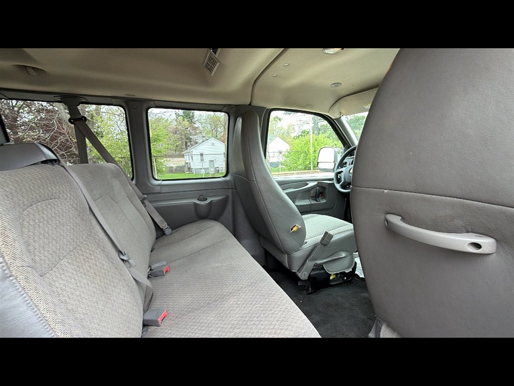 Used 2015 Chevrolet Express 2500 LT w/ LT Preferred Equipment Group RWD image 21