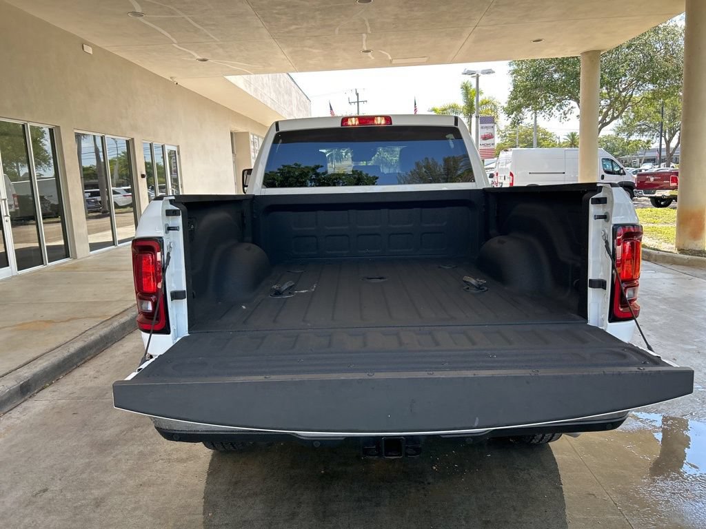 Used 2025 RAM 3500 Tradesman w/ Chrome Appearance Group AWD/4WD image 39