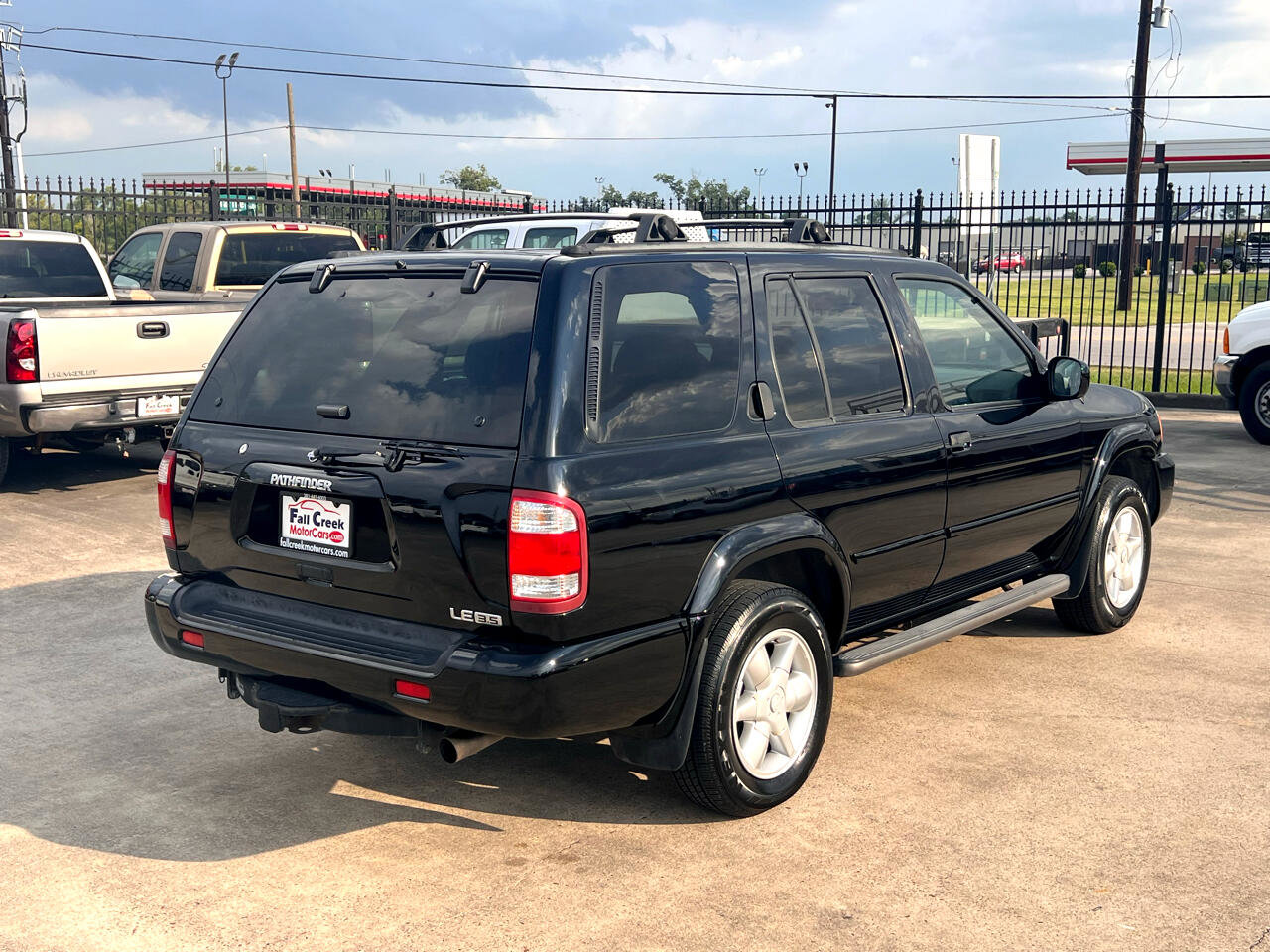 Used 2001 Nissan Pathfinder LE image 6